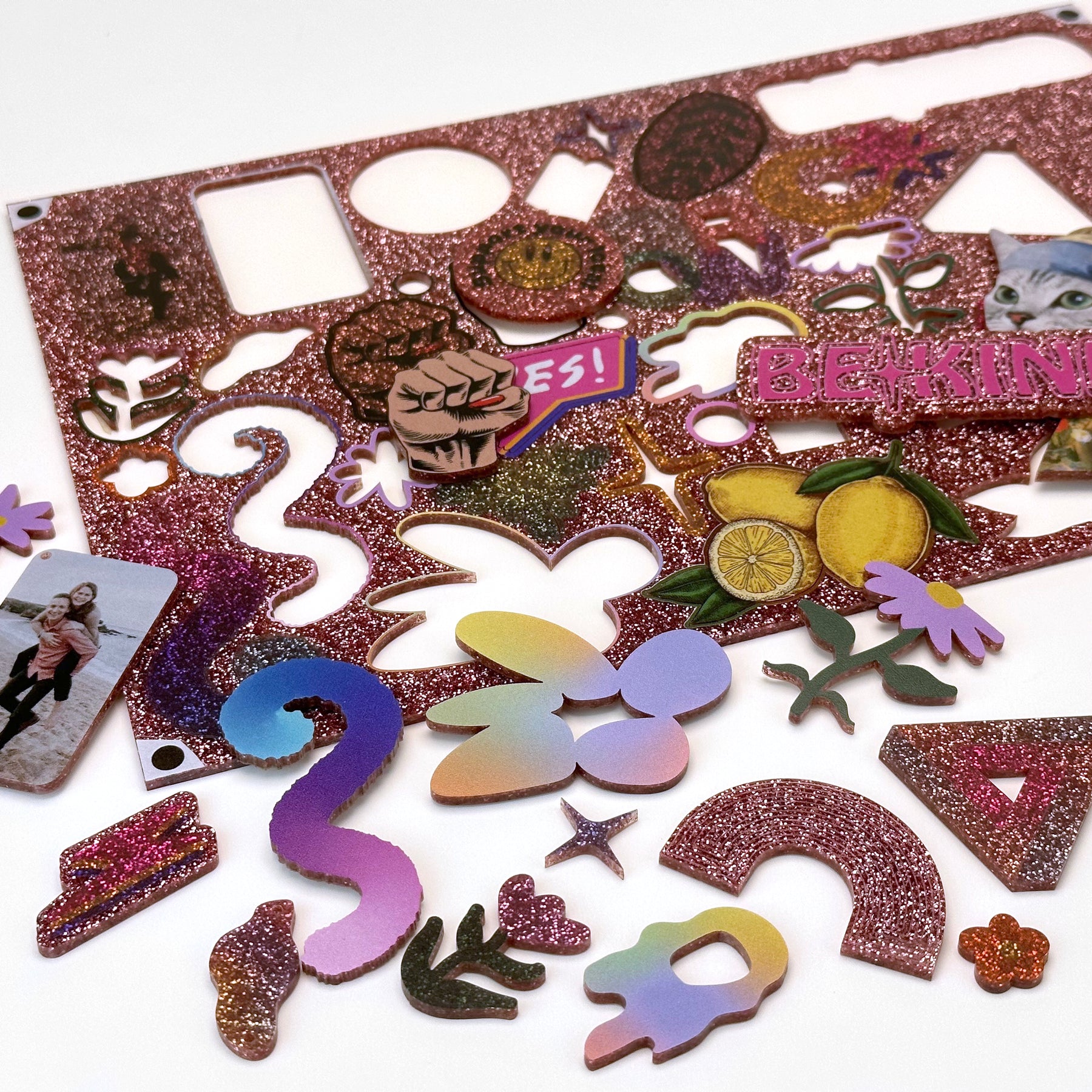 Glitter-akryyli, pinkki, laserleikkuulla ja painatuksella - 300x200mm